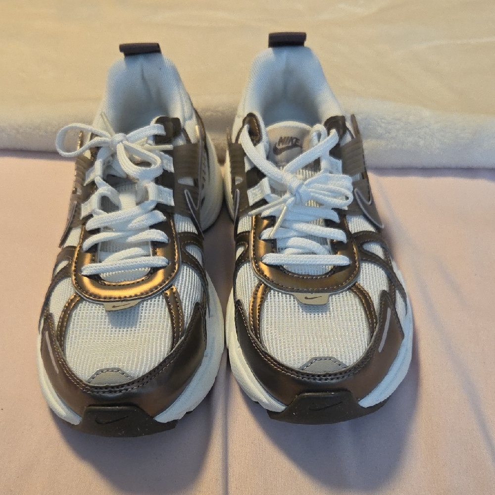 Nike White & Metallic Silver Mesh Running Sneakers